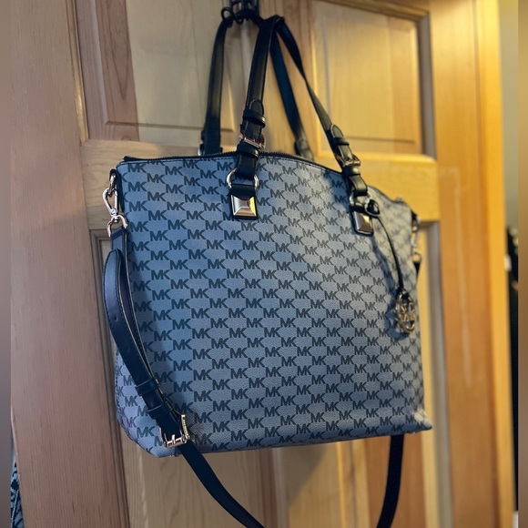Michael kors MK logo monogram tote bag - Picture 7 of 8